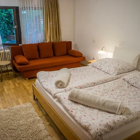 And Vive Πανσιόν