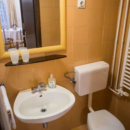 And Vive Πανσιόν 3*